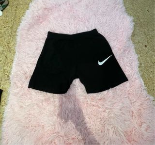 Pantalón corto Nike negro