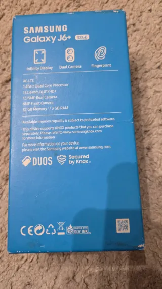 Smartphone Samsung Galaxy J6+ in nero con custodia e accessori