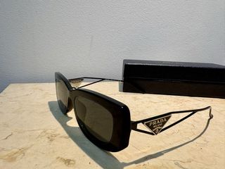 Gafas de sol Prada negras