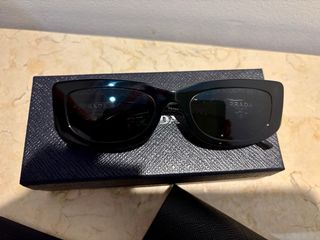 Gafas de sol Prada negras