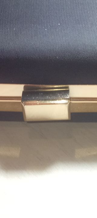 Bolso cartera Hugo Boss negro y dorado