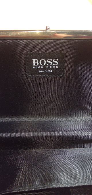 Bolso cartera Hugo Boss negro y dorado