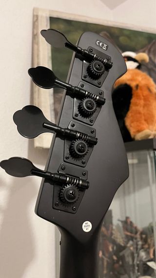 Bajo Harley Benton zurdo