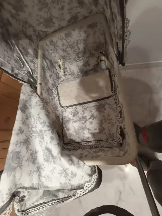 Cochecito de bebé reborn con capota