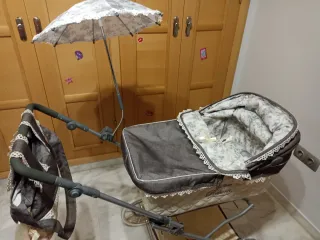 Cochecito de bebé reborn con capota