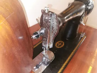 Máquina de coser Alfa antigua