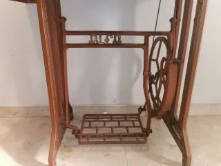 Máquina de coser Alfa antigua