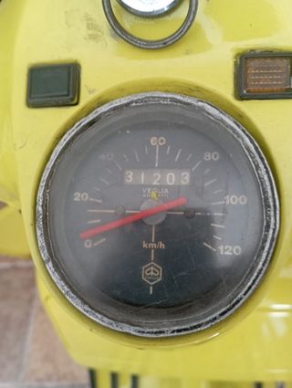 Vespa E 200cc 1983 Amarilla