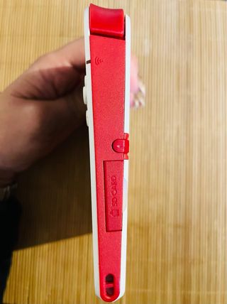 Nintendo 2DS Blanca y Roja + Accesorios