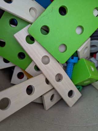 Cubo Construye tu Vehículo Madera 120 Piezas