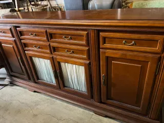 Mueble de comedor de madera