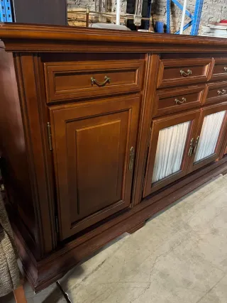 Mueble de comedor de madera