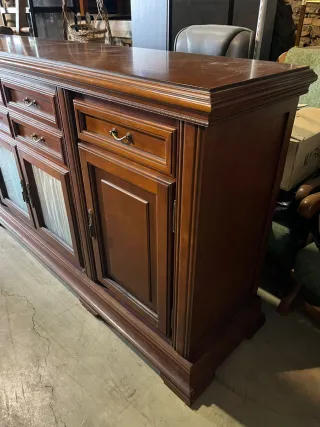 Mueble de comedor de madera