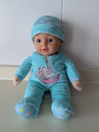 Muñeco bebé azul con gorrito elefante