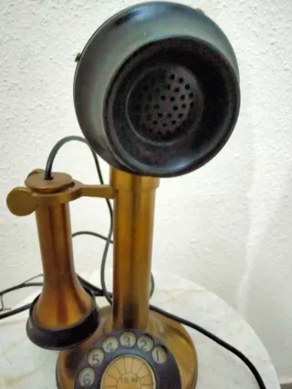 Teléfono antiguo candelabro
