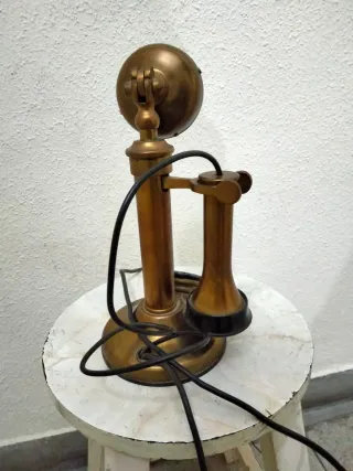 Teléfono antiguo candelabro