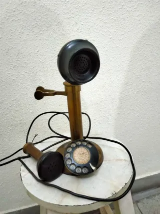 Teléfono antiguo candelabro