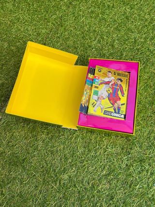 Álbum Adrenalyn 2023/24 + cromos especiales