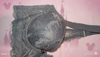 Sujetador gris con encaje