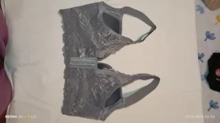 Sujetador gris con encaje