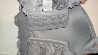 Sujetador gris con encaje