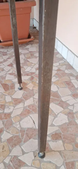 Tavolo alto da bar in ferro realizzato su misura