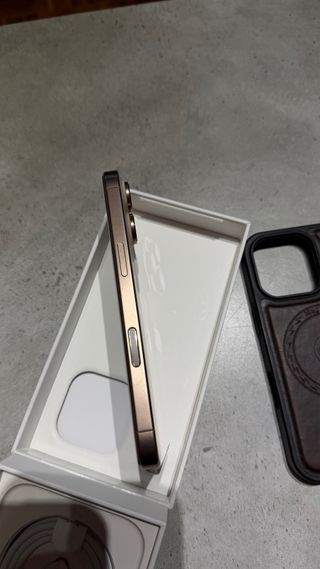 iPhone 16 Pro 256GB Titanio Desierto