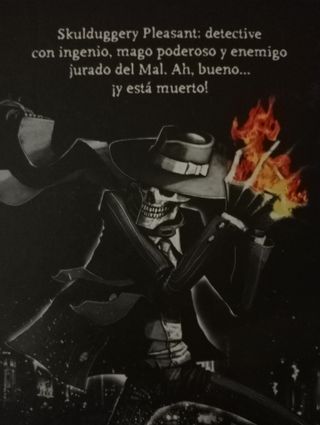 DETECTIVE ESQUELETO Skulduggery Pleasant