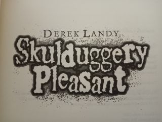 DETECTIVE ESQUELETO Skulduggery Pleasant