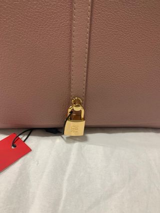 Bolso Carolina Herrera Rosa con Candado Dorado
