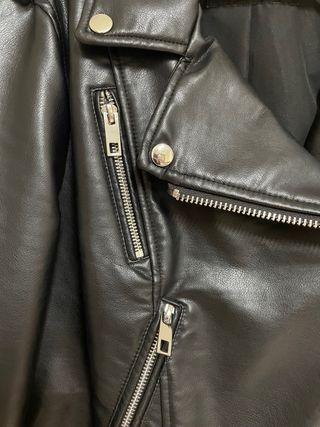 Cazadora efecto piel Zara