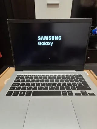 Samsung Galaxy Book2 Go Plata