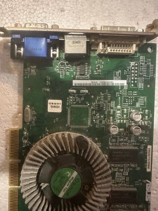 tarjeta gráfica Asus V9520