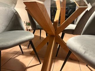 Mesa de cristal y madera