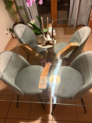 Mesa de cristal y madera