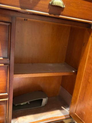 Aparador de cerezo con cajones y puertas