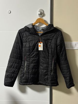 Chaqueta negra Talla M Nueva Quechua con capucha