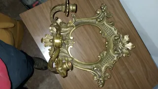 Espejo antiguo dorado con marco ornamentado