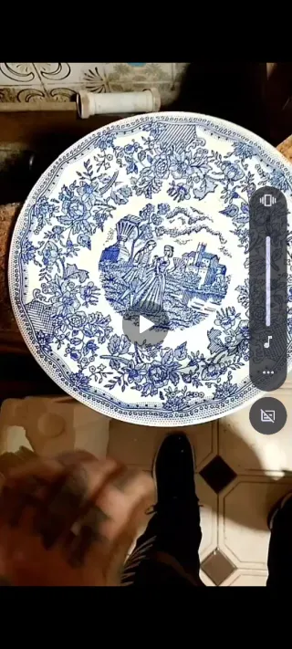 Espejo antiguo dorado con marco ornamentado