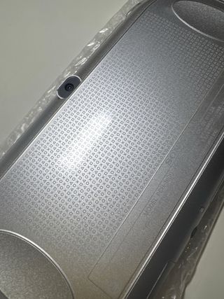 PS Vita Ice Silver (PCH-1000) Wifi - Modelo Japón