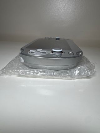 PS Vita Ice Silver (PCH-1000) Wifi - Modelo Japón