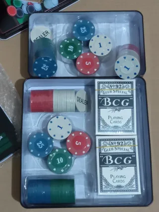 Set Carte da Poker con Chips e Dealer