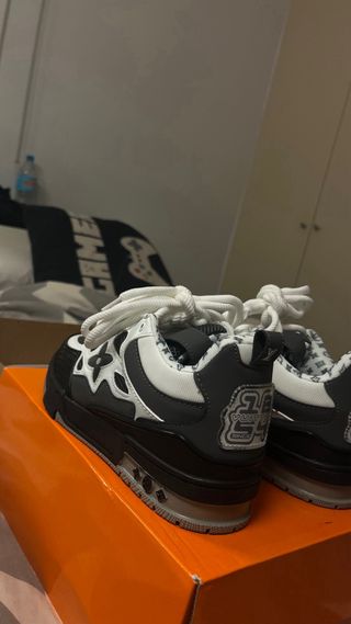 Louis Vuitton LV Skate Talla 42 Nuevas Caja