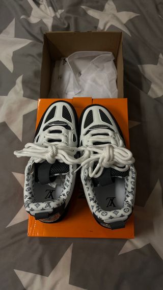 Louis Vuitton LV Skate Talla 42 Nuevas Caja