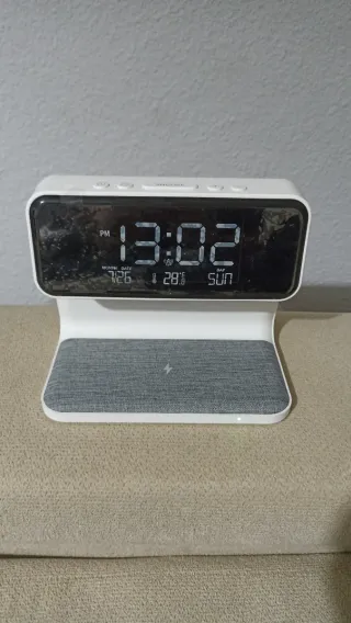 Reloj despertador con Cargador Inalámbrico.