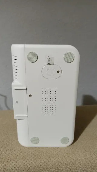 Reloj despertador con Cargador Inalámbrico.