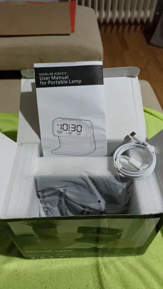 Reloj despertador con Cargador Inalámbrico.