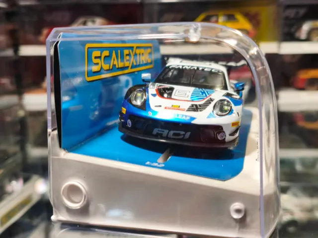 Scalextric UK C4522 Porsche 911 GT3R