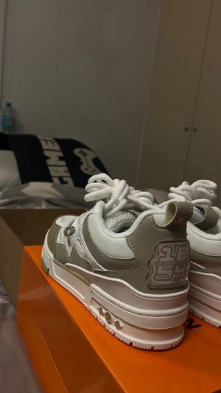 Louis Vuitton LV Skate Beige Talla 42 Nuevas