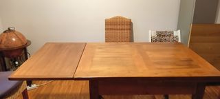 Elegante tavolo in legno allungabile